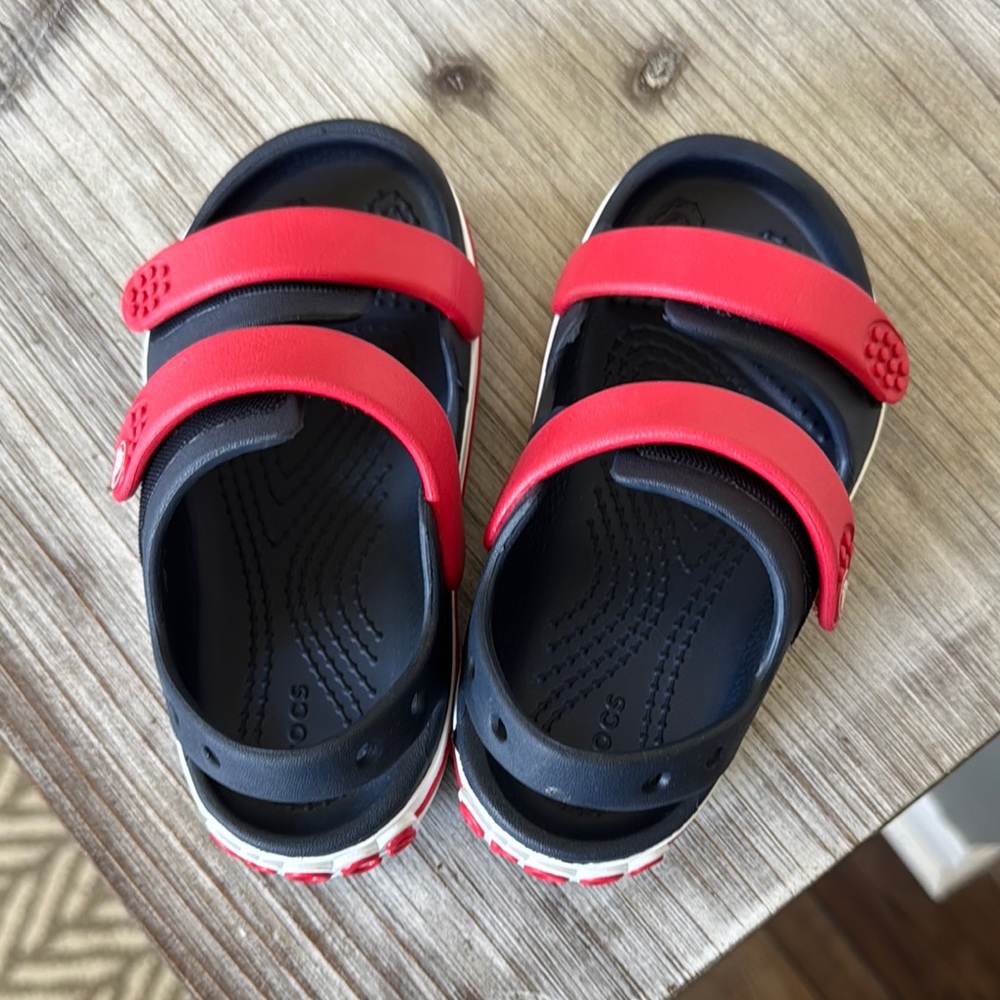 Toddler Croc sandals size 9c NEW w/o tags